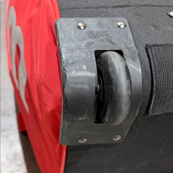 Wilson Super Tour Tennis Duffel Bag - Picture 10 of 15